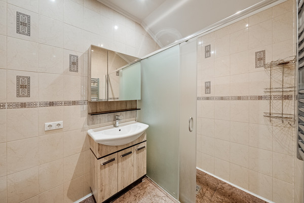 Продам трехкомнатную (3-комн.) квартиру, МФЖК Ангелово-Резиденц тер, 42, Ангелово с