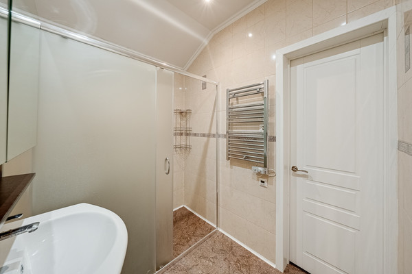 Продам трехкомнатную (3-комн.) квартиру, МФЖК Ангелово-Резиденц тер, 42, Ангелово с