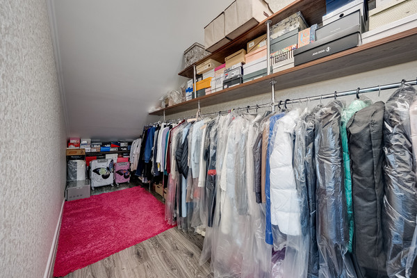 Продам трехкомнатную (3-комн.) квартиру, МФЖК Ангелово-Резиденц тер, 42, Ангелово с