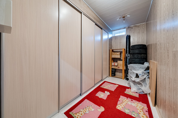 Продам трехкомнатную (3-комн.) квартиру, МФЖК Ангелово-Резиденц тер, 42, Ангелово с