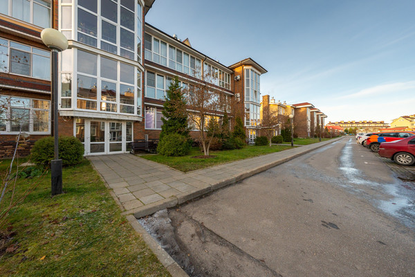 Продам трехкомнатную (3-комн.) квартиру, МФЖК Ангелово-Резиденц тер, 42, Ангелово с