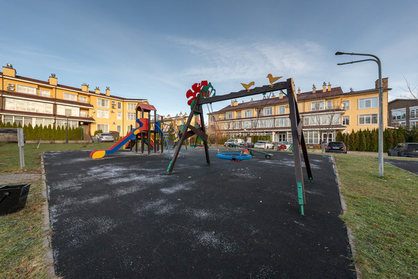 Продам трехкомнатную (3-комн.) квартиру, МФЖК Ангелово-Резиденц тер, 42, Ангелово с