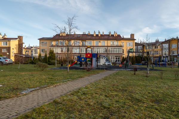 Продам трехкомнатную (3-комн.) квартиру, МФЖК Ангелово-Резиденц тер, 42, Ангелово с