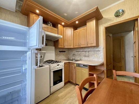 Продам трехкомнатную (3-комн.) квартиру, Братская ул, 17к2, Москва г