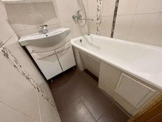 Продам трехкомнатную (3-комн.) квартиру, Братская ул, 17к2, Москва г