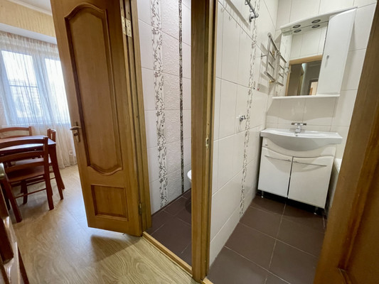 Продам трехкомнатную (3-комн.) квартиру, Братская ул, 17к2, Москва г