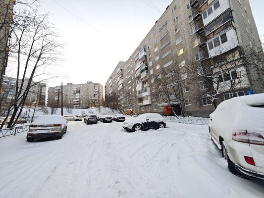 Продам трехкомнатную (3-комн.) квартиру, Михаила Бабикова проезд, 6к105, Мурманск г