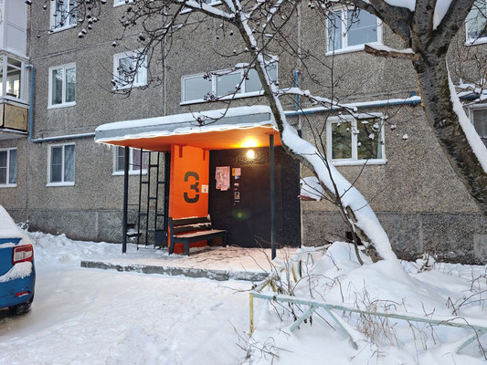 Продам трехкомнатную (3-комн.) квартиру, Михаила Бабикова проезд, 6к105, Мурманск г