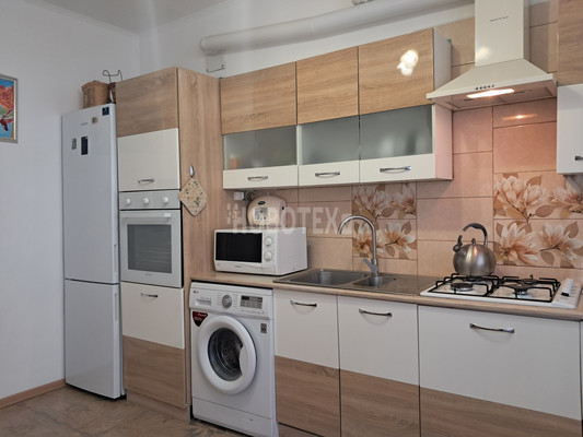 Продам двухкомнатную (2-комн.) квартиру, Кириченко ул, 11А, Горячий Ключ г