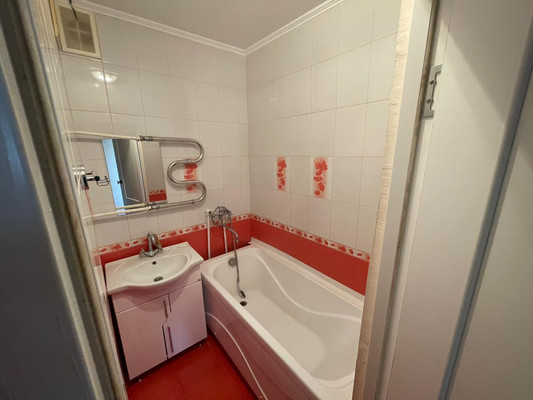 Продам трехкомнатную (3-комн.) квартиру, Краснодарская ул, 89А, Кропоткин г