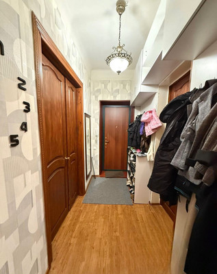 Продам трехкомнатную (3-комн.) квартиру, ВУГИ п, 9, Люберцы г