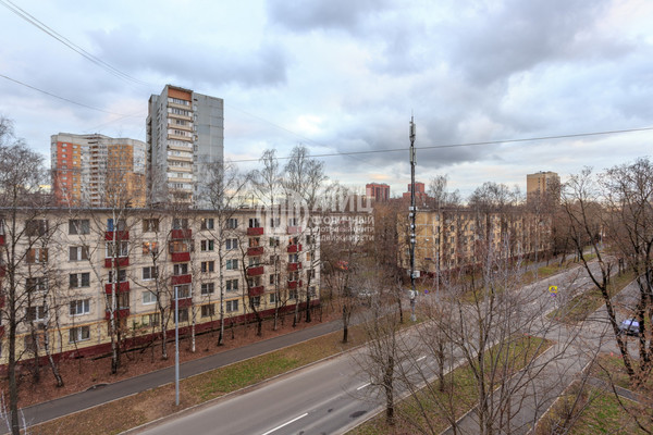 Продам двухкомнатную (2-комн.) квартиру, 13-я Парковая ул, 21, Москва г