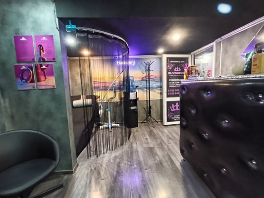 Продам салон красоты 19,2 м2, им. Байбакова Н.К. ул, 6, Краснодар г