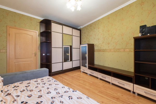 Продам двухкомнатную (2-комн.) квартиру, Товарный пер, 3, Калининград г