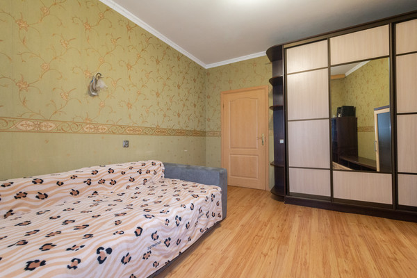 Продам двухкомнатную (2-комн.) квартиру, Товарный пер, 3, Калининград г