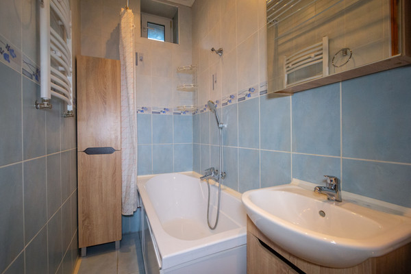 Продам двухкомнатную (2-комн.) квартиру, Товарный пер, 3, Калининград г