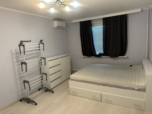 Продам однокомнатную (1-комн.) квартиру, Литовский б-р, 13/12, Москва г