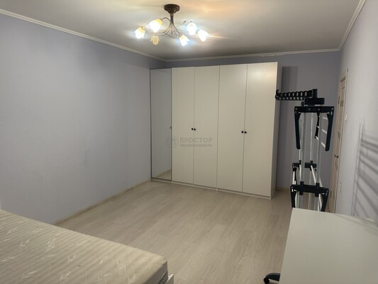 Продам однокомнатную (1-комн.) квартиру, Литовский б-р, 13/12, Москва г