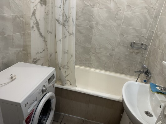 Продам однокомнатную (1-комн.) квартиру, Литовский б-р, 13/12, Москва г