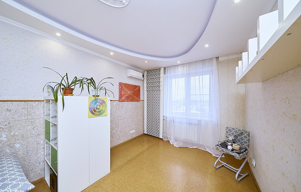 Продам трехкомнатную (3-комн.) квартиру, Ленинский пр-кт, 114А, Санкт-Петербург г