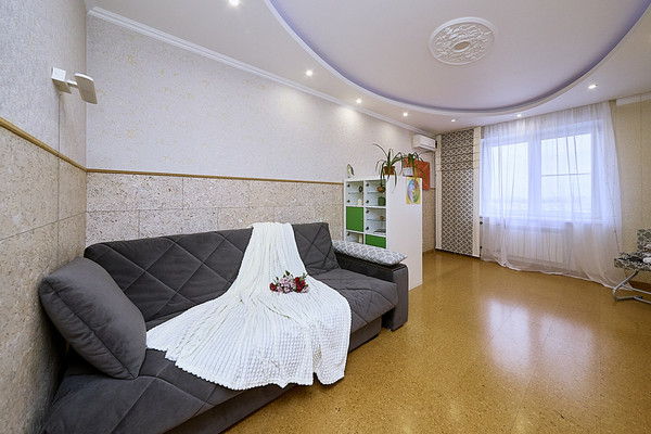 Продам трехкомнатную (3-комн.) квартиру, Ленинский пр-кт, 114А, Санкт-Петербург г