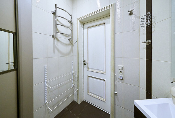 Продам трехкомнатную (3-комн.) квартиру, Ленинский пр-кт, 114А, Санкт-Петербург г