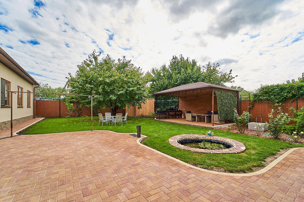 Продам коттедж, Звенящая ул, 16, Краснодар г, 0 км от города