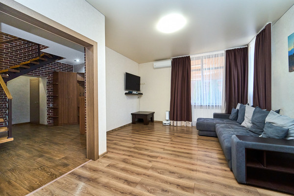 Продам коттедж, Строителей ул, 65, Южный п, 0 км от города