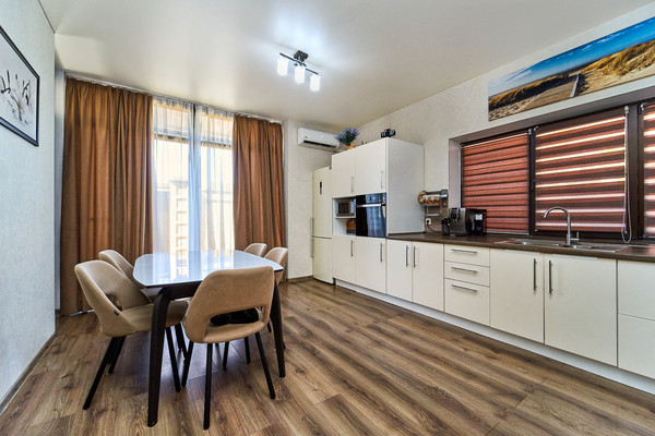 Продам коттедж, Строителей ул, 65, Южный п, 0 км от города