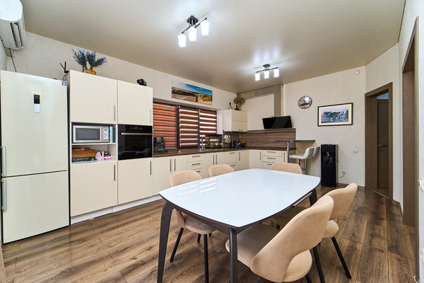 Продам коттедж, Строителей ул, 65, Южный п, 0 км от города