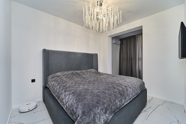 Продам трехкомнатную (3-комн.) квартиру, Воронежская ул, 47кд, Краснодар г