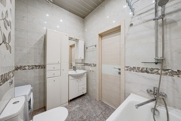 Продам двухкомнатную (2-комн.) квартиру, Новокуркинское ш, 51, Москва г