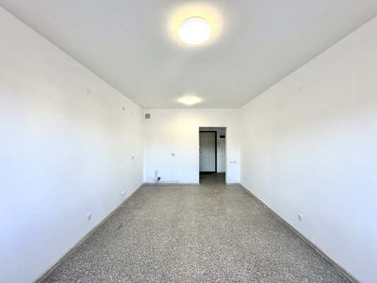 Продам однокомнатную (1-комн.) квартиру, Елены Сагандуковой ул, 16, Ханты-Мансийск г