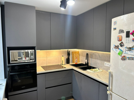 Продам двухкомнатную (2-комн.) квартиру, Приорова ул, 16к1, Москва г