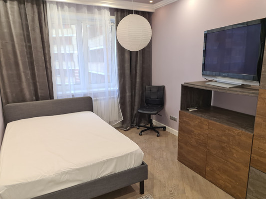 Сдам трехкомнатную (3-комн.) квартиру, Кирова (Центральный мкр.) ул, 13к1, Домодедово г