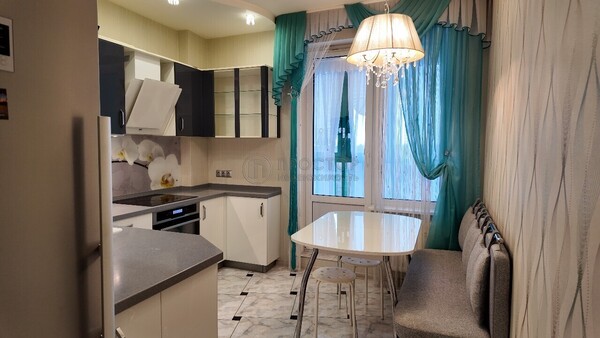 Продам двухкомнатную (2-комн.) квартиру, Космонавтов б-р, 1, Красногорск г