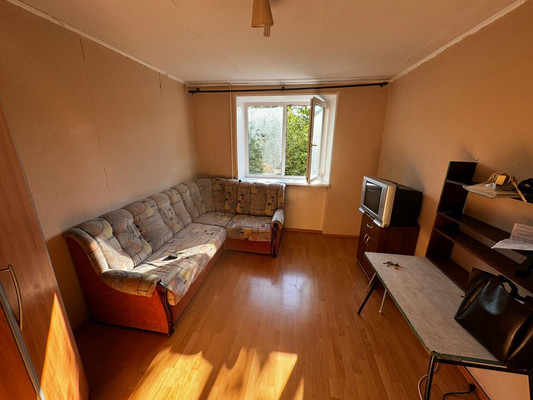 Продам комнату в 8-комн. квартире, Партизана Германа ул, 37А, Санкт-Петербург г