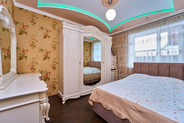 Продам двухкомнатную (2-комн.) квартиру, 1-го Мая ул, 338, Краснодар г