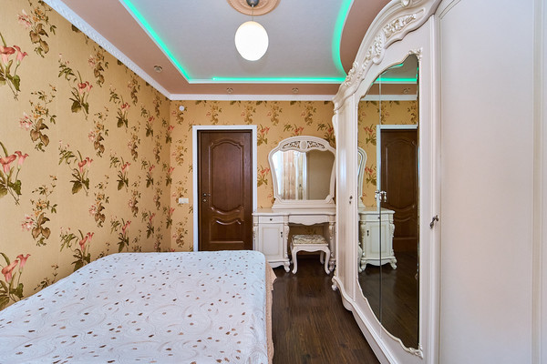 Продам двухкомнатную (2-комн.) квартиру, 1-го Мая ул, 338, Краснодар г