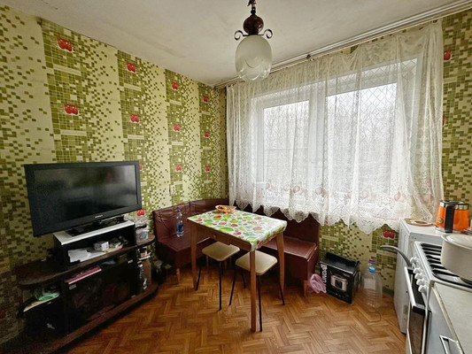 Продам двухкомнатную (2-комн.) квартиру, Победы ул, 17, Чернецкое п/о