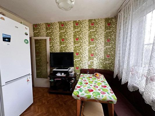 Продам двухкомнатную (2-комн.) квартиру, Победы ул, 17, Чернецкое п/о