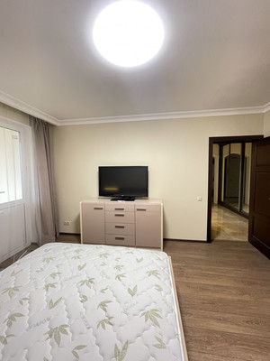 Продам трехкомнатную (3-комн.) квартиру, Россошанская ул, 4к2, Москва г