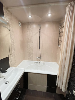 Продам трехкомнатную (3-комн.) квартиру, Россошанская ул, 4к2, Москва г