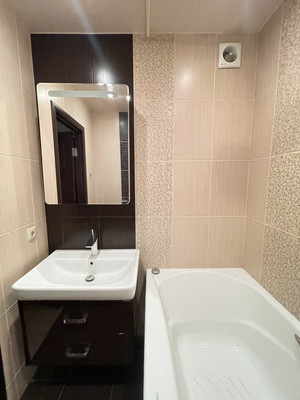 Продам трехкомнатную (3-комн.) квартиру, Россошанская ул, 4к2, Москва г