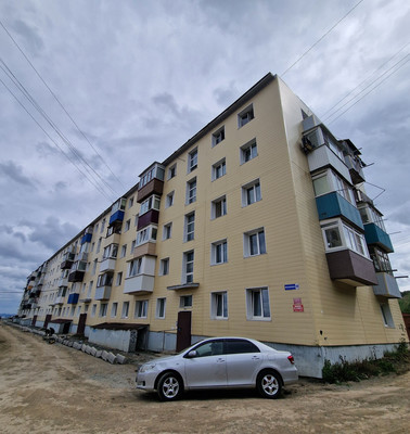 Продам двухкомнатную (2-комн.) квартиру, Молодежная ул, 11, Холмск г