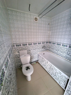 Продам двухкомнатную (2-комн.) квартиру, Молодежная ул, 11, Холмск г