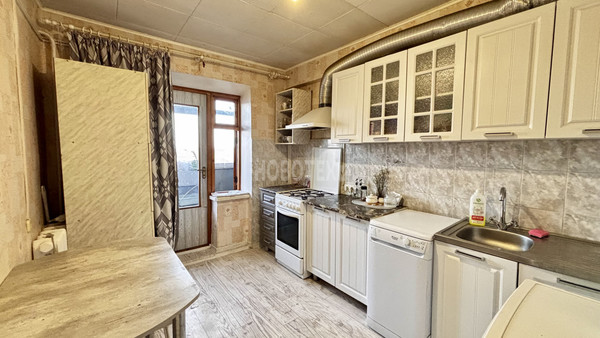 Продам двухкомнатную (2-комн.) квартиру, Маршала Жукова ул, 3, Крымск г