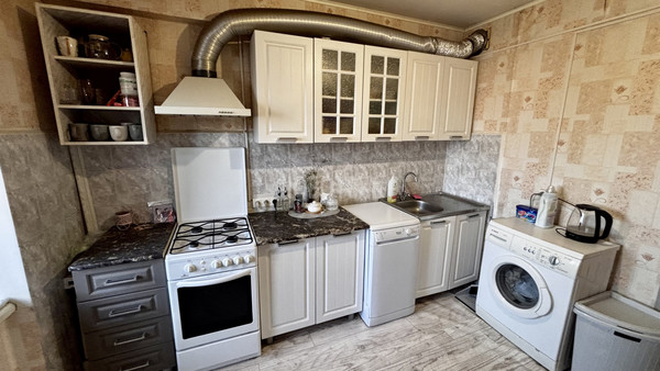 Продам двухкомнатную (2-комн.) квартиру, Маршала Жукова ул, 3, Крымск г