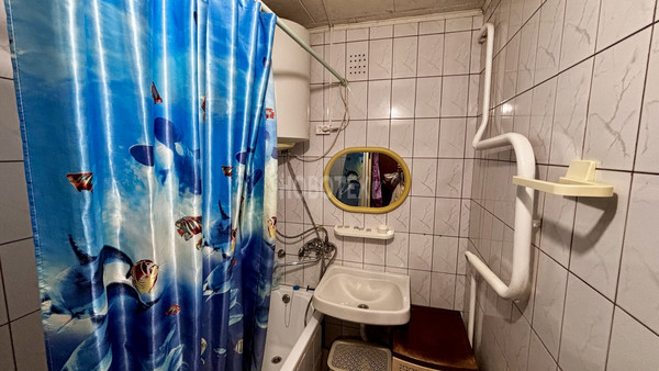 Продам двухкомнатную (2-комн.) квартиру, Маршала Жукова ул, 3, Крымск г