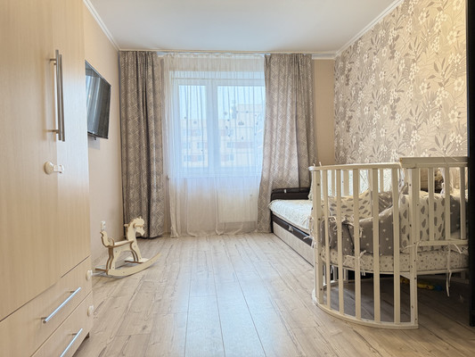 Продам однокомнатную (1-комн.) квартиру, Воронцовский б-р, 5к1, Бугры п